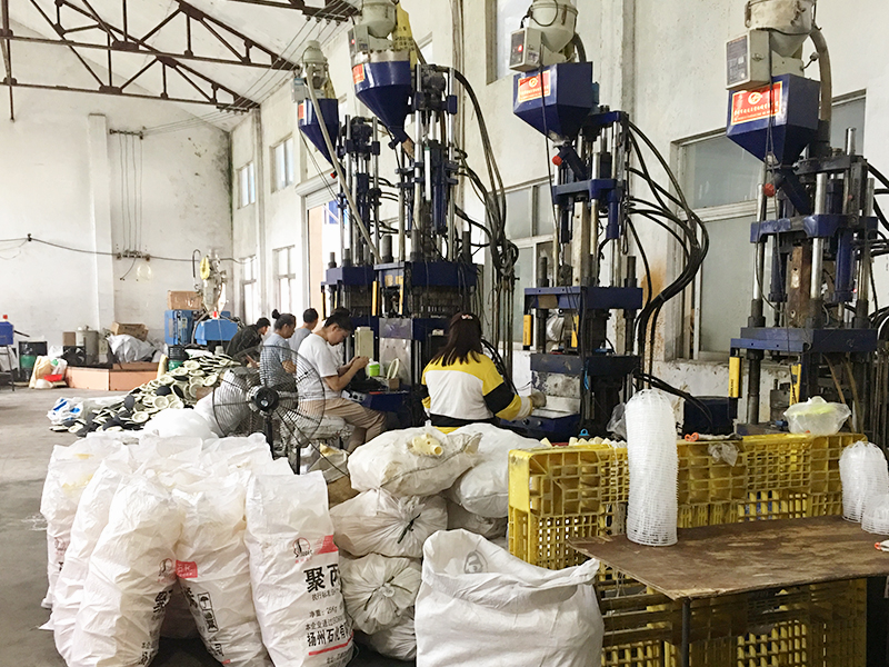 <strong>懸浮球生產(chǎn)車間</strong>